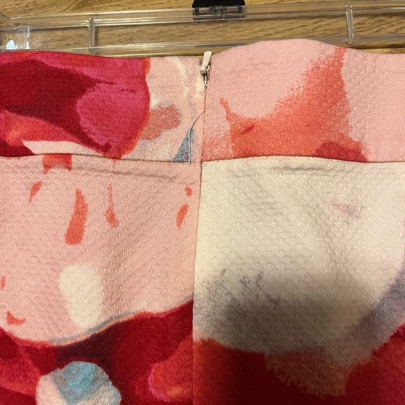 Beautiful LOFT floral skirt - size 14 - Picture 5 of 6